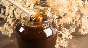 Почему мед при хранении иногда чернеет и что делать при потемнении