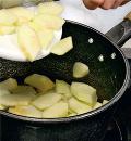 Фото приготовления рецепта: Яблочный пирог с медом, шаг №1