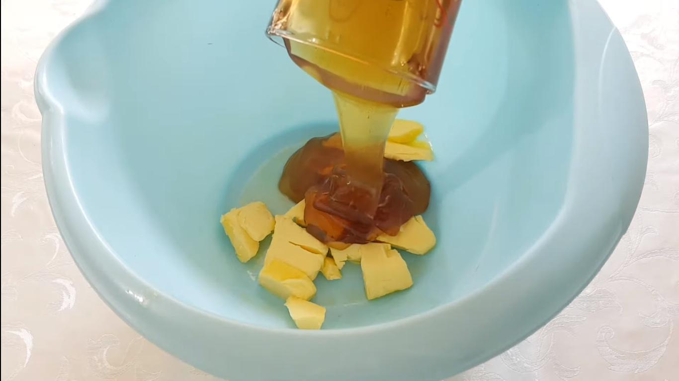Рецепт бисквита без сахара на меду - Шаг 1