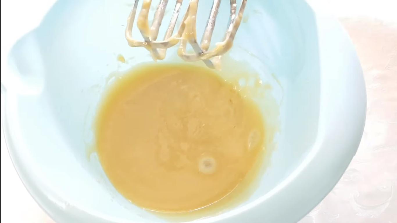 Рецепт бисквита без сахара на меду - Шаг 2